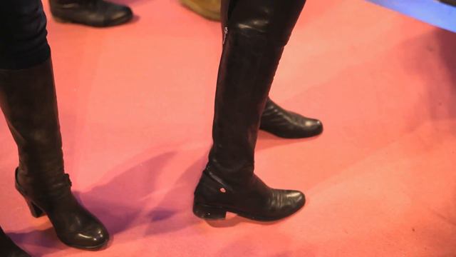 INDIA: RUTH CRILLY STREET STYLE STEAL AT CLOTHES SHOW LIVE смотреть онлайн