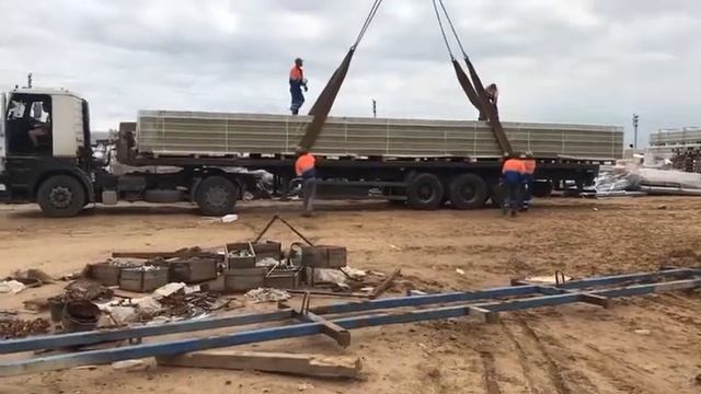 Выгрузка сэндвич панелей длинной 14 метров