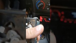 заклинило замок багажника на шевроле ниве