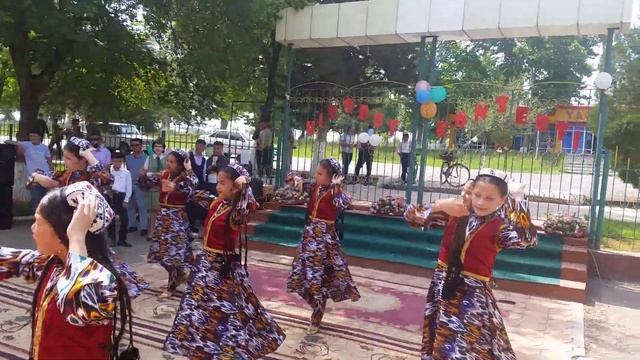 Узбекский танец. Музыкальная школа номер 4 смотреть онлайн