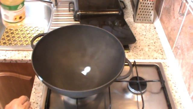 Правдивый ОБЖИГ и ПОКРЫТИЕ чугунной КАСТРЮЛИ на газу ! смотреть онлайн