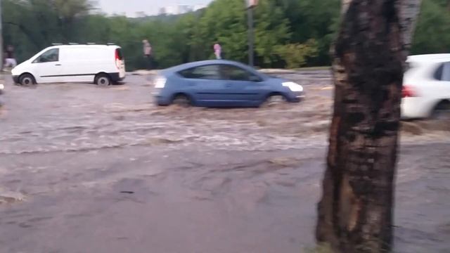 Кишинев Старая Почта 09.08. 2022. 20ч.20 мин. после дождя. смотреть онлайн