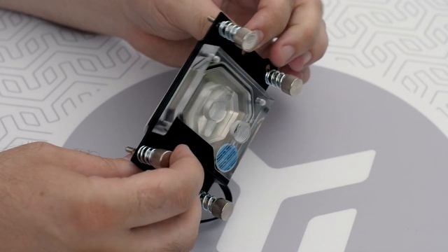 Installing the EK-Supremacy Classic CPU Block on AMD Socket AM4 смотреть онлайн