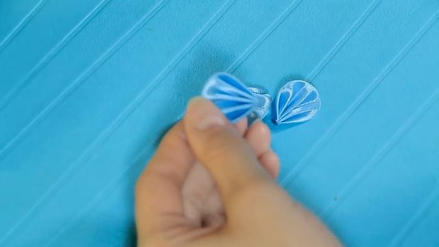 Круглый лепесток в складочку. Лепестки Канзаши. Канзаши для начинающих.Урок № 19. смотреть онлайн