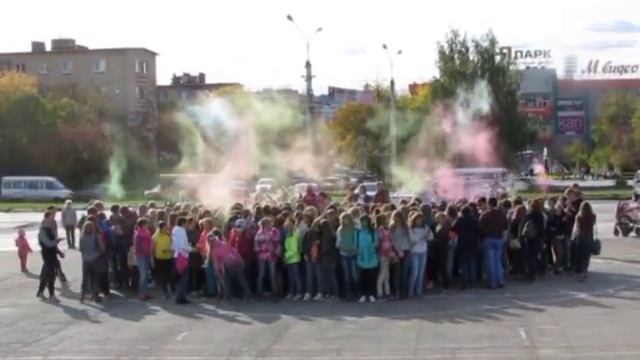 ФЛЕШМОБ КРАСКИ 12 09 15 МИАСС небольшой бумм смотреть онлайн