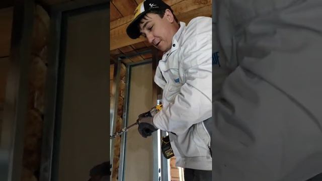 Аккумуляторная дрель dewalt 996 . Сверление большим сверлом по дереву в брусе смотреть онлайн