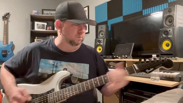 Fender Boxer Stratocaster riffing and shredding #5. #fender #fenderstratocaster #bosskatana #duncan смотреть онлайн