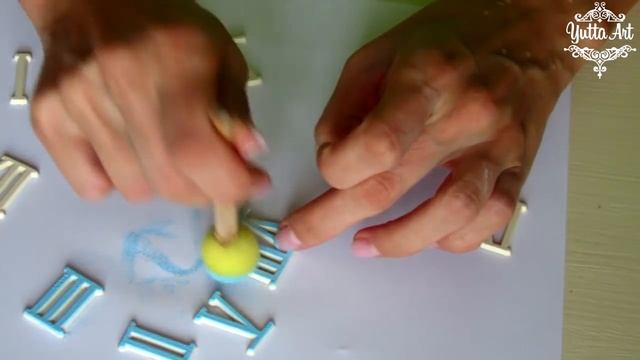 Декор настенных часов. Объёмная роспись рельефной пастой. Мастер-класс от Ютты Арт.