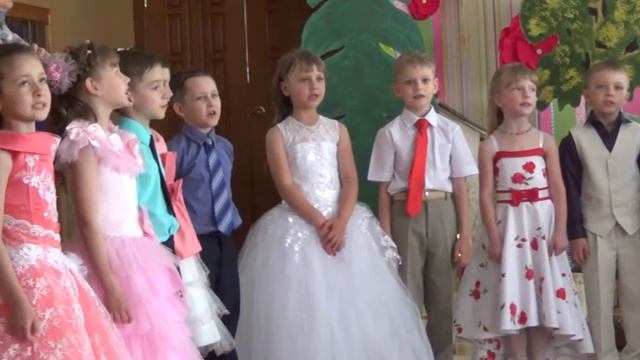 Песню "Школьная веселая" исполняют выпускники гр№8 МБДОУ "ЦРР - д/с "Сказка" смотреть онлайн