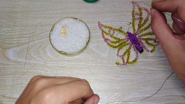БАБОЧКА ИЗ КРУПНОГО БИСЕРА // BUTTERFLY FROM BIG BEADS А4 смотреть онлайн