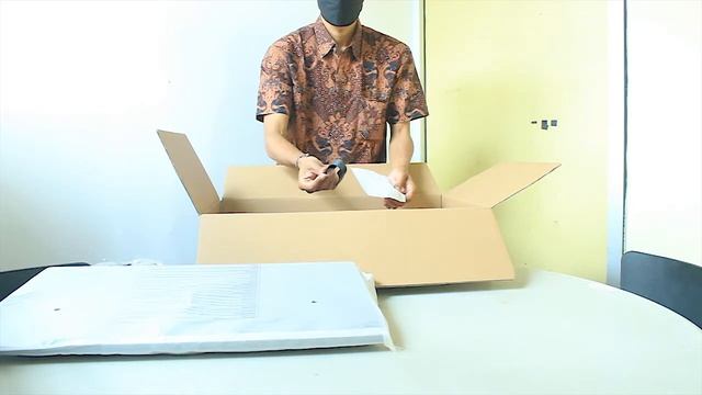 Unboxing LED Monitor Samsung SR35 смотреть онлайн