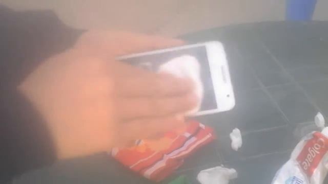 Как убрать царапины с экрана телефона ! :) (реально работает????) смотреть онлайн