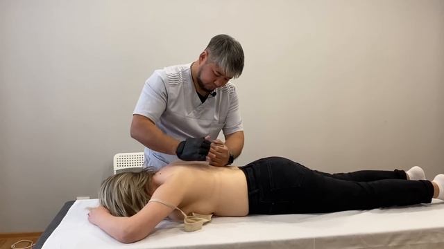 О чем молчат парикмахеры: болит спина | Костоправ СанЧир Хан смотреть онлайн