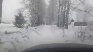 Шкода Рапид прём по снегу, Снежная целина в деревне покоряется Шкоде Рапид. Пузотёрка по снегу.