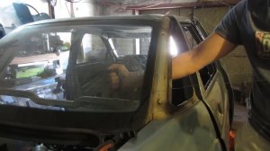 Срезаем вклеенное заднее стекло на ВАЗ 2110