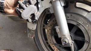 Замена передних торможных колодок на Honda Goldwing1500 SE
