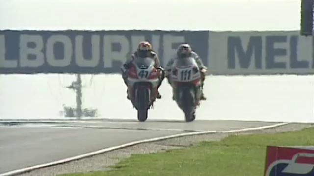 World Superbike 1999 | Carl Foggy vs Troy Corser | Ducati vs Honda смотреть онлайн
