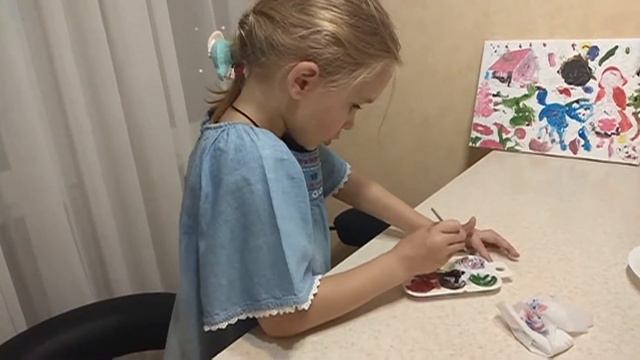 Рисуем красками на тарелках. Творчество дома. Роспись тарелок для детей) смотреть онлайн