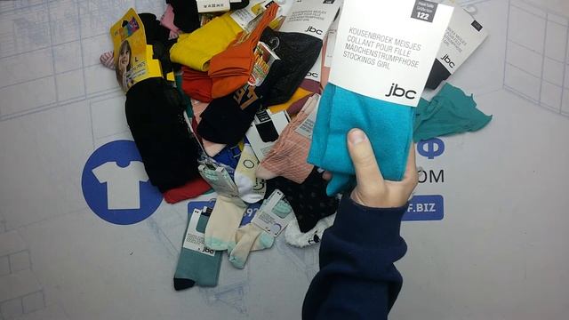 6804 Носки,колготки детские JBC сток 4 пак 4кг 17.95€/кг 79шт смотреть онлайн