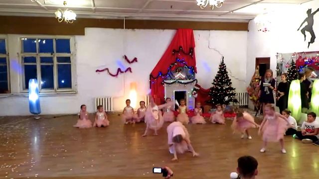 Хорошее настроение, номер группы беби-дэнс 4-6 лет, хореограф Елена Апенышева (СПб) смотреть онлайн