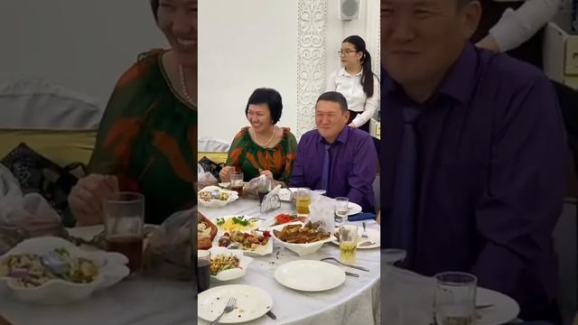 Халық жерге жатып ішін ұстап күлді. Мына тамада просто УРАГАН ???Адильхан Белгибаев смотреть онлайн