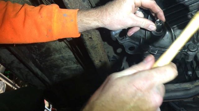 1989 Ford Bronco - Stuck & Stripped! How to Remove a Rounded Transfer Case Drain Plug смотреть онлайн