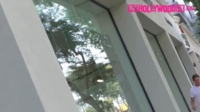 Cindy Crawford & Rande Gerber Go Furniture Shopping At Minotti In West Hollywood 10.12.17 смотреть онлайн