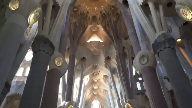 La Sagrada Familia de Gaudí - Corregido. смотреть онлайн
