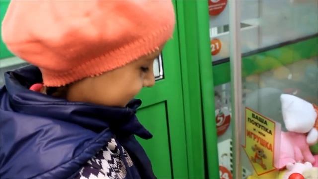 АВТОМАТ ИГРУШЕК Поймали МИНЬОНА ? Как достать мягкую игрушку из автомата смотреть онлайн