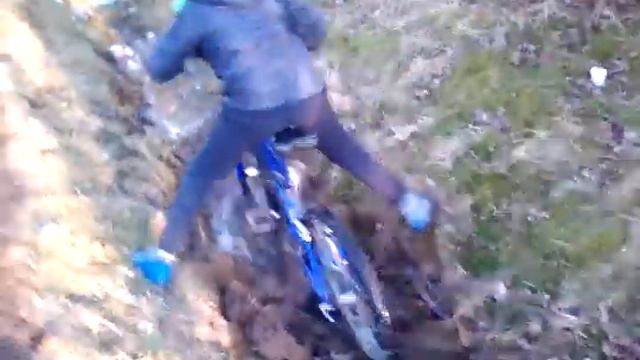 Даня улетел в канаву!!!