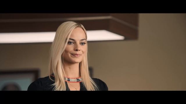 Margot Robbie uncomfortable skirt interview scene (Bombshell 2019) смотреть онлайн