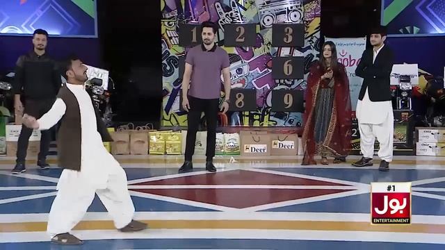 Maaz Safder And His Wife In Game Show Aisay Chalay Ga | Danish Taimoor Show | 14th February 2022 смотреть онлайн