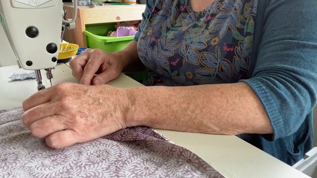 How I made the TRIANGLE CUSHION and face my fear - ZIPS! смотреть онлайн