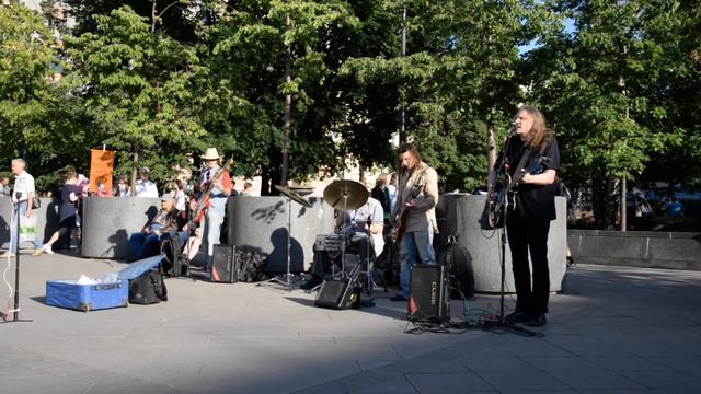 Тусовка у метро Новокузнецкая смотреть онлайн