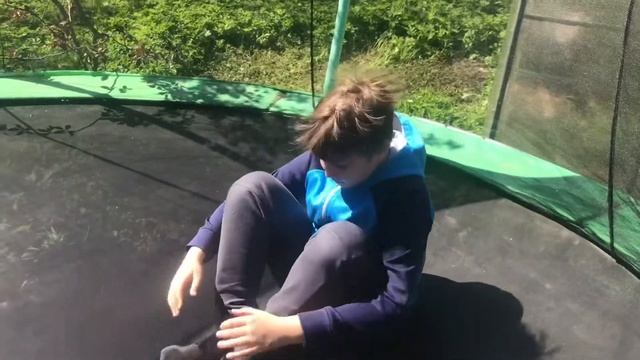 Как сделать сальто на батуте смотреть онлайн