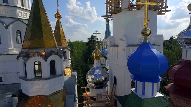 С воздуха: Храм в честь Боголюбской иконы Божией матери в г. Пушкино смотреть онлайн