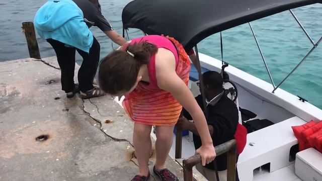 First Time Snorkeling in the Ocean!! - Exploring Fort Charlotte - Nassau, Bahamas смотреть онлайн