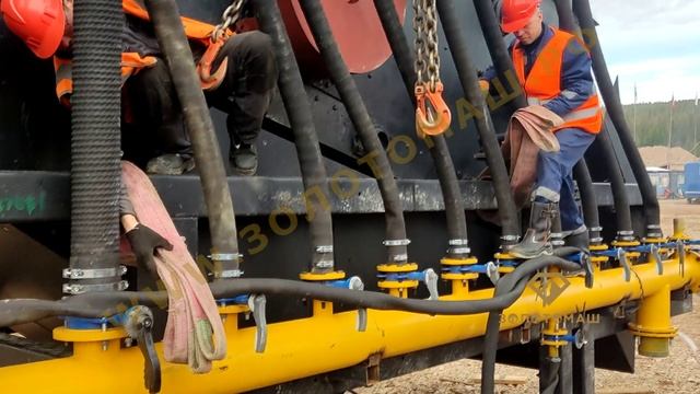 Усиление промприбора для добычи золота в Якутии. Монтаж цепи от бульдозера на сани. смотреть онлайн