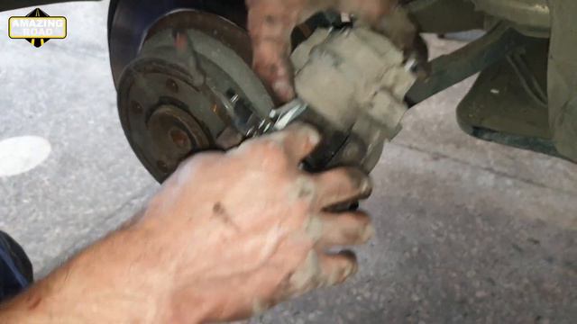 Replacing the Rear BRAKE PADS with Mercedes W211, W219, R230 смотреть онлайн