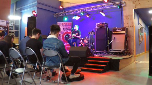 Matt Geddes playing Hellhound On My Trail смотреть онлайн
