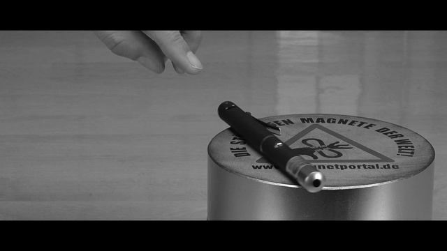 Monster magnet meets plasma ball... смотреть онлайн