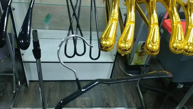 Вешалка обрезиненная для одежды.mp4 смотреть онлайн