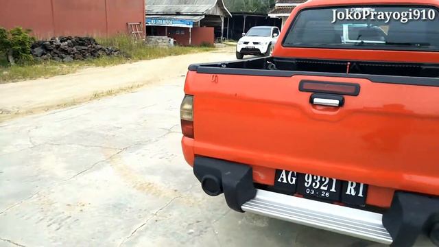 Strada L200 GLS 4x4 2004 Siap Main Lumpur Lur смотреть онлайн