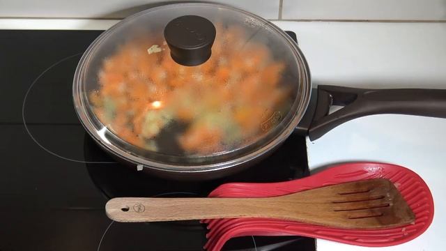 Борщ. То, чем измеряется умение хозяйки. И то, что большинство хозяек совершенно не умеют варить... смотреть онлайн