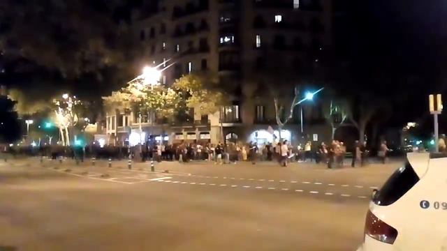 5 minuts de manifestació #20S a la gran via de les corts catalanes amb Bailèn смотреть онлайн
