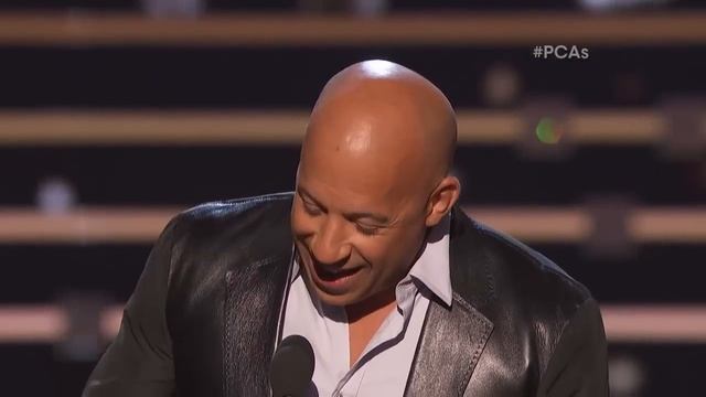 Furious 7 is the People's Choice for Favorite Movie | E! People's Choice Awards смотреть онлайн