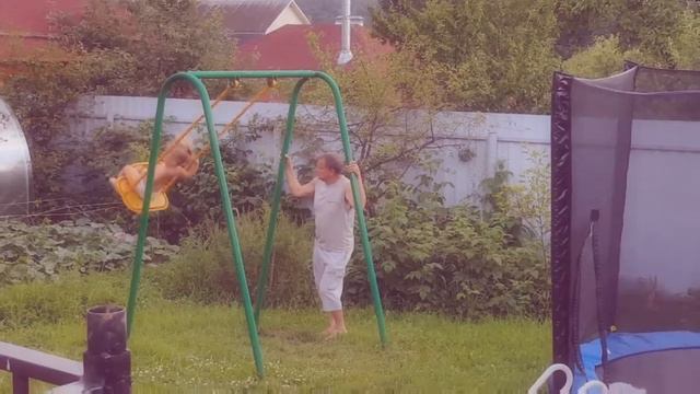 Наши весёлые будни#калуга#батут#лето#жара#бабуля и дедуля #ловля карася смотреть онлайн