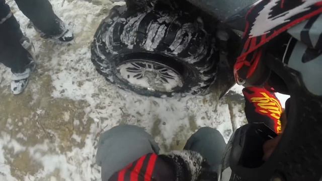 Перевернули Cf-moto X8, разбортировали колесо. "Бродяги" смотреть онлайн