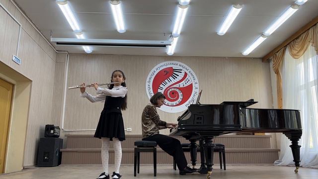 Мкртчян Софи, флейта, Фр. Шуберт "Три экосеза" смотреть онлайн