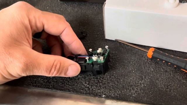 Audi A8L D3 Bang & Olufsen Tweeter repair speakers would not rise. смотреть онлайн